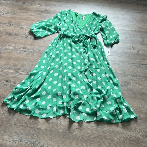 Julian Taylor Women's 3/4 Sleeve Dot Chiffon Surplice Midi Dress size 16W NWT - Picture 3 of 10